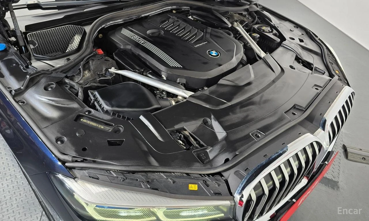 BMW 740 M* SPORT* LASER* HARMON* KARDON* ОБДУХВАНЕ* МАСАЖ*, снимка 17 - Автомобили и джипове - 54511675