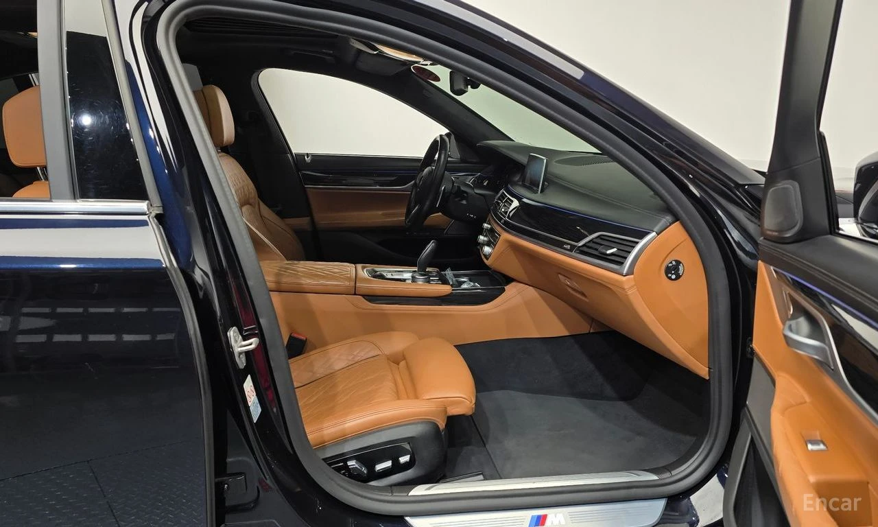 BMW 740 M* SPORT* LASER* HARMON* KARDON* ОБДУХВАНЕ* МАСАЖ*, снимка 13 - Автомобили и джипове - 54511675