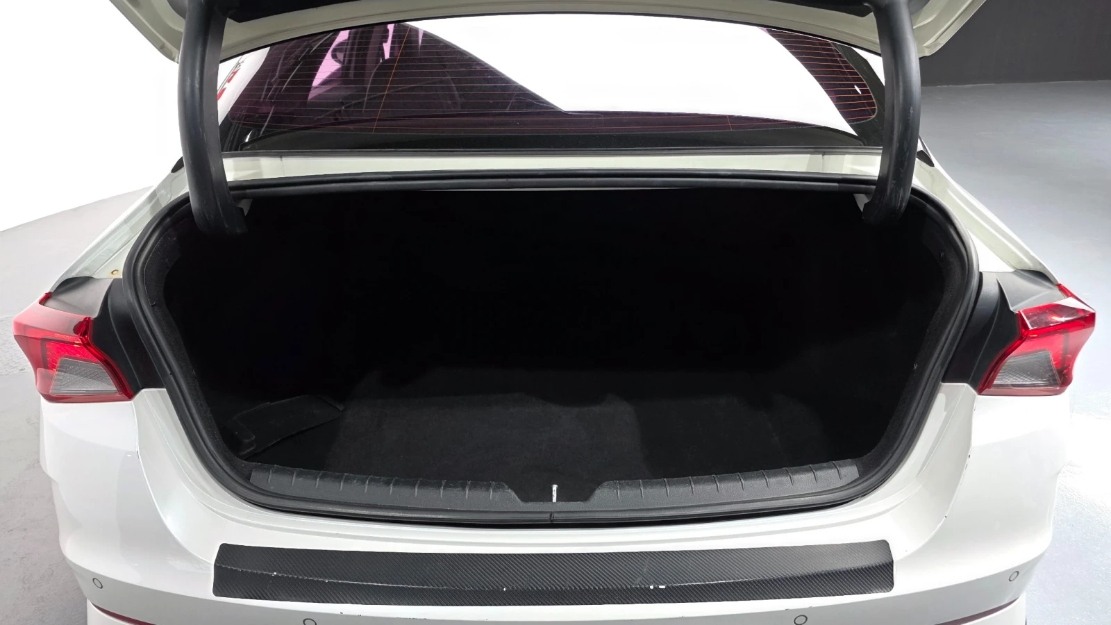 Kia K5 2.0 Trendy | LED | NAVI | CAMERA | Mobile.bg � ����������� 17
