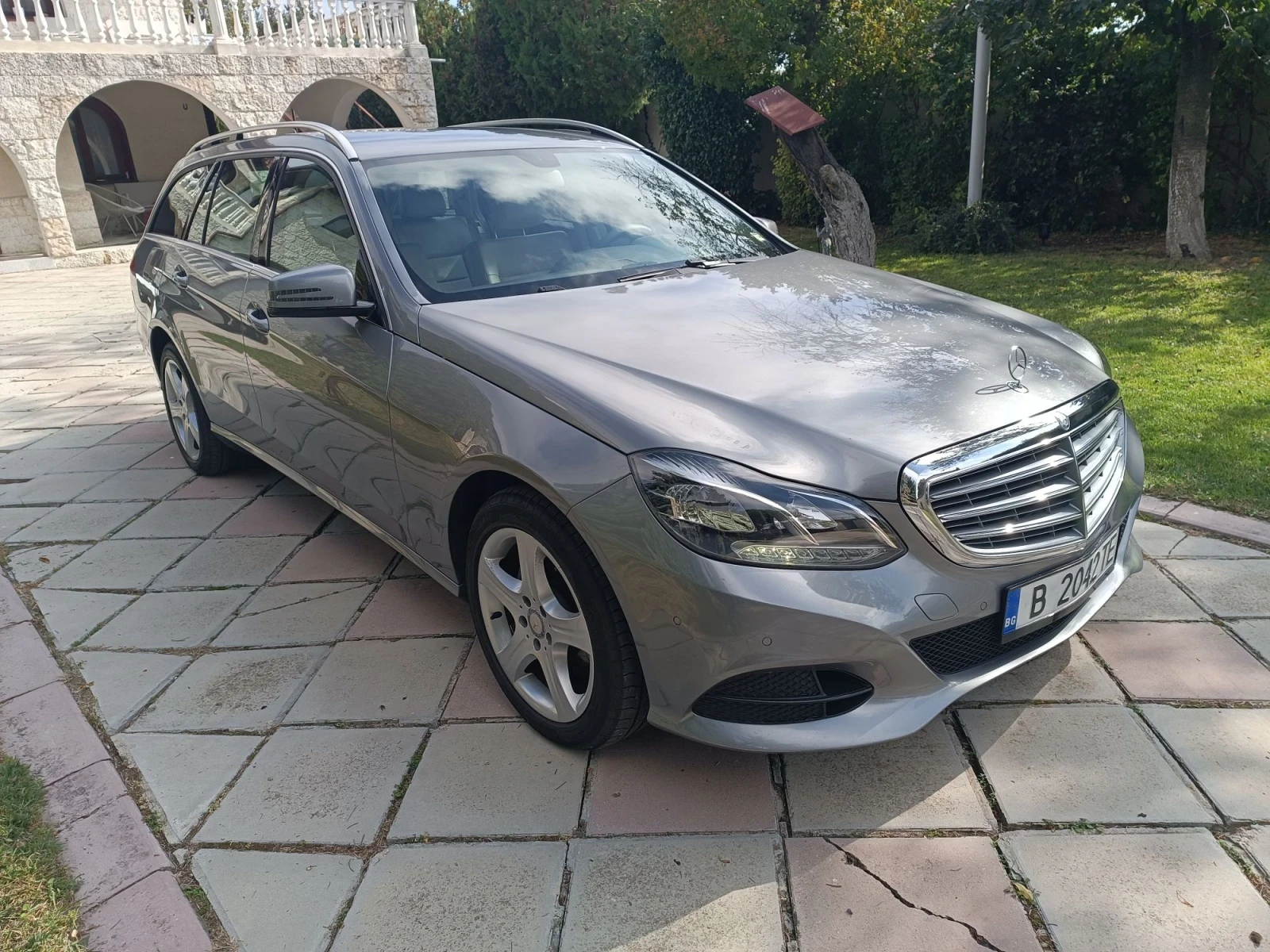 Mercedes-Benz E 220, снимка 2 - Автомобили и джипове - 56595018