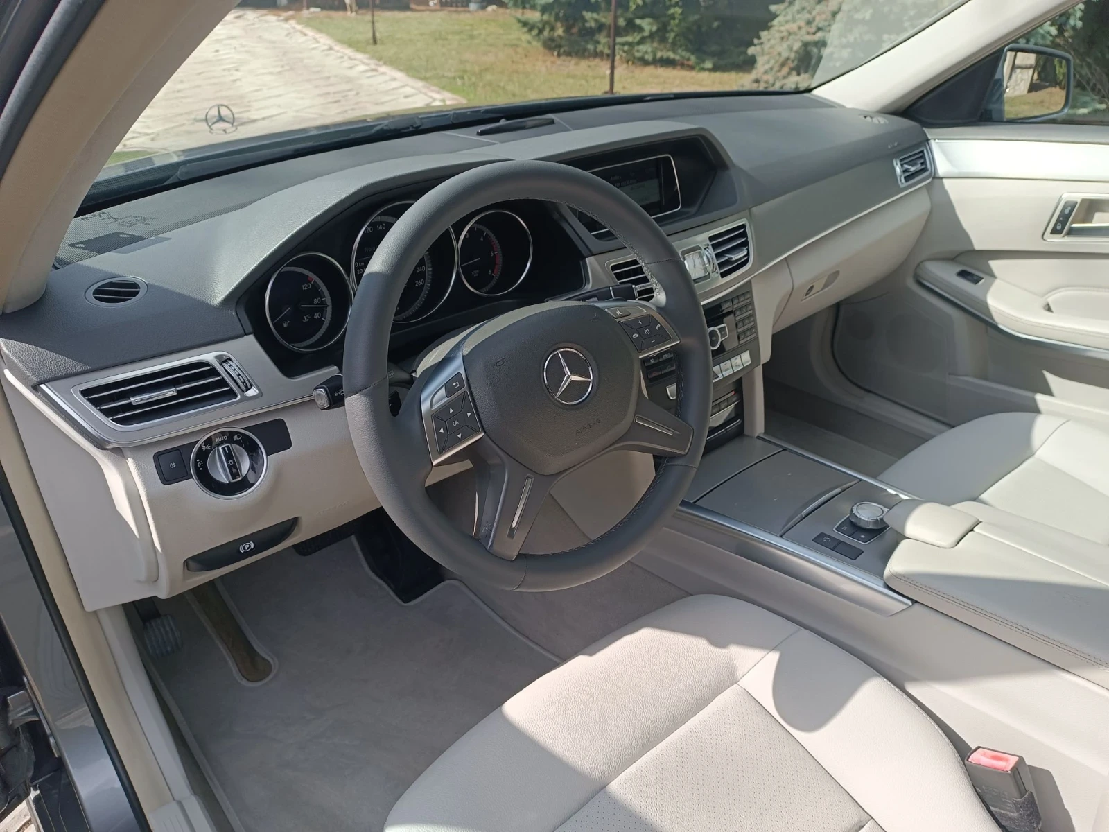 Mercedes-Benz E 220, снимка 8 - Автомобили и джипове - 56595018