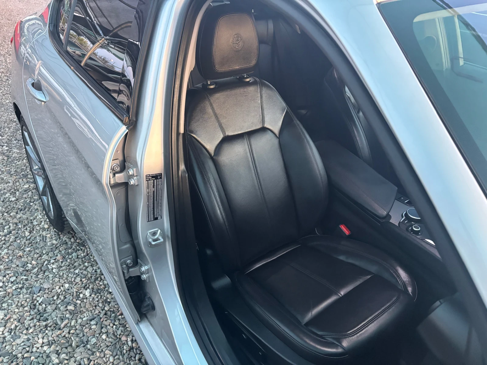 Alfa Romeo Giulia 2.2 D * FULL* , снимка 15 - Автомобили и джипове - 56644565