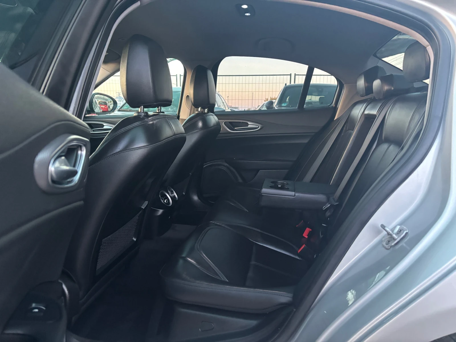 Alfa Romeo Giulia 2.2 D * FULL* , снимка 10 - Автомобили и джипове - 56644565