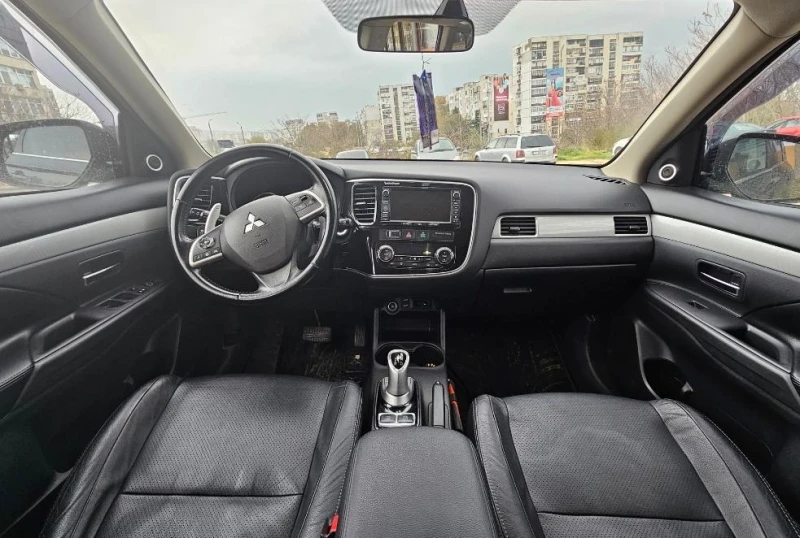 Mitsubishi Outlander Като Нова! Хибрид Газ, снимка 13 - Автомобили и джипове - 48636370