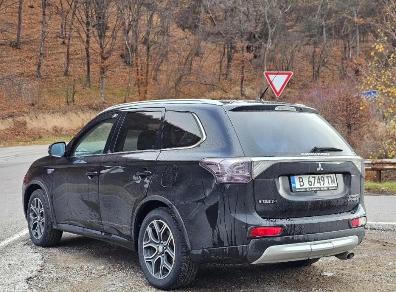 Mitsubishi Outlander Като Нова! Хибрид Газ, снимка 7 - Автомобили и джипове - 48636370