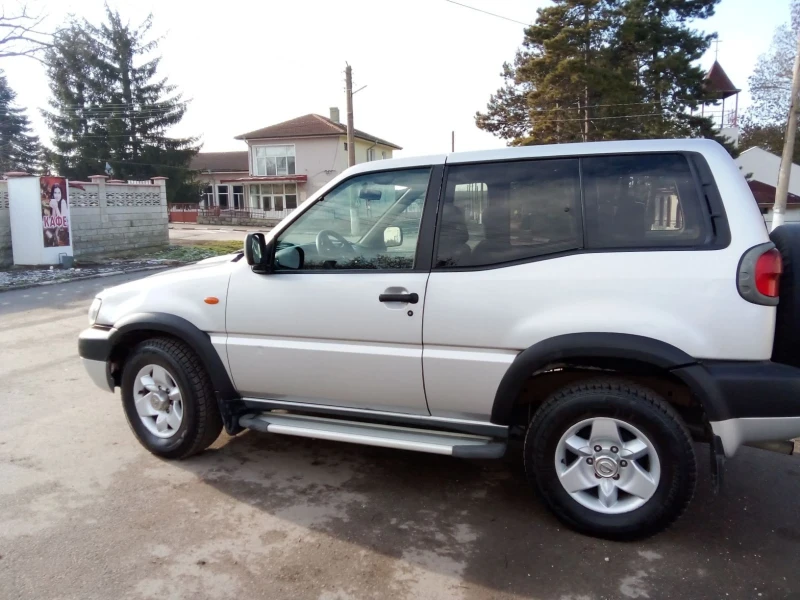 Nissan Terrano 2.7 , снимка 4 - Автомобили и джипове - 48703302