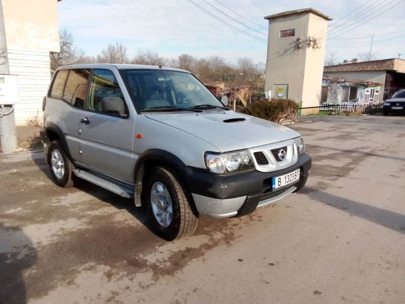 Nissan Terrano 2.7 , снимка 1 - Автомобили и джипове - 48703302