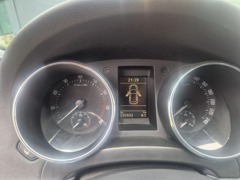 Skoda Yeti 1.8tsi 4x4, снимка 11 - Автомобили и джипове - 51028666