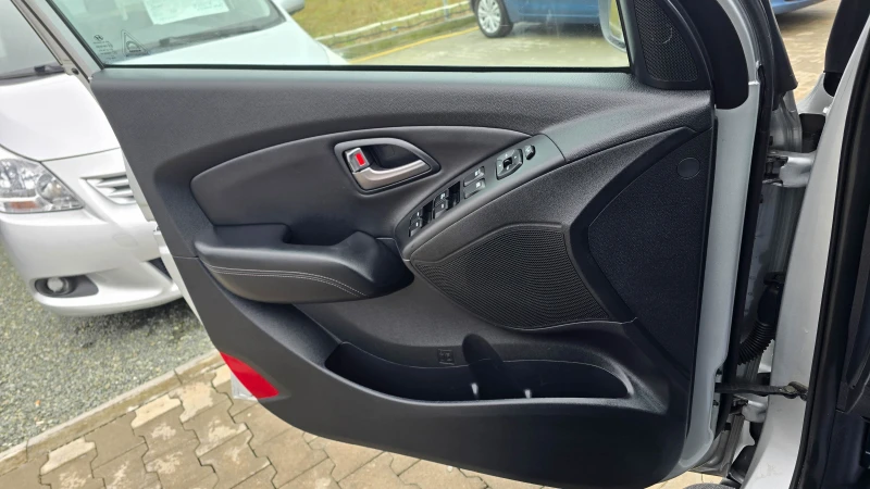 Hyundai IX35 2.0* 136кс* 4х4* 2015г, снимка 12 - Автомобили и джипове - 53384966