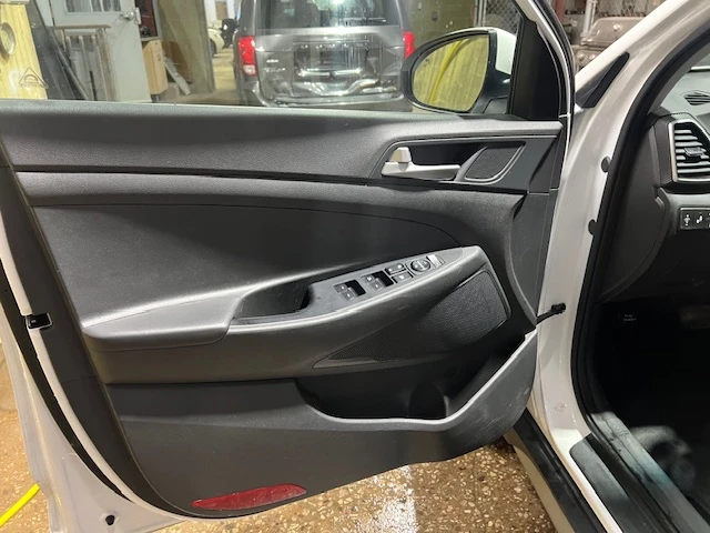 Hyundai Tucson AWD, снимка 11 - Автомобили и джипове - 54334078