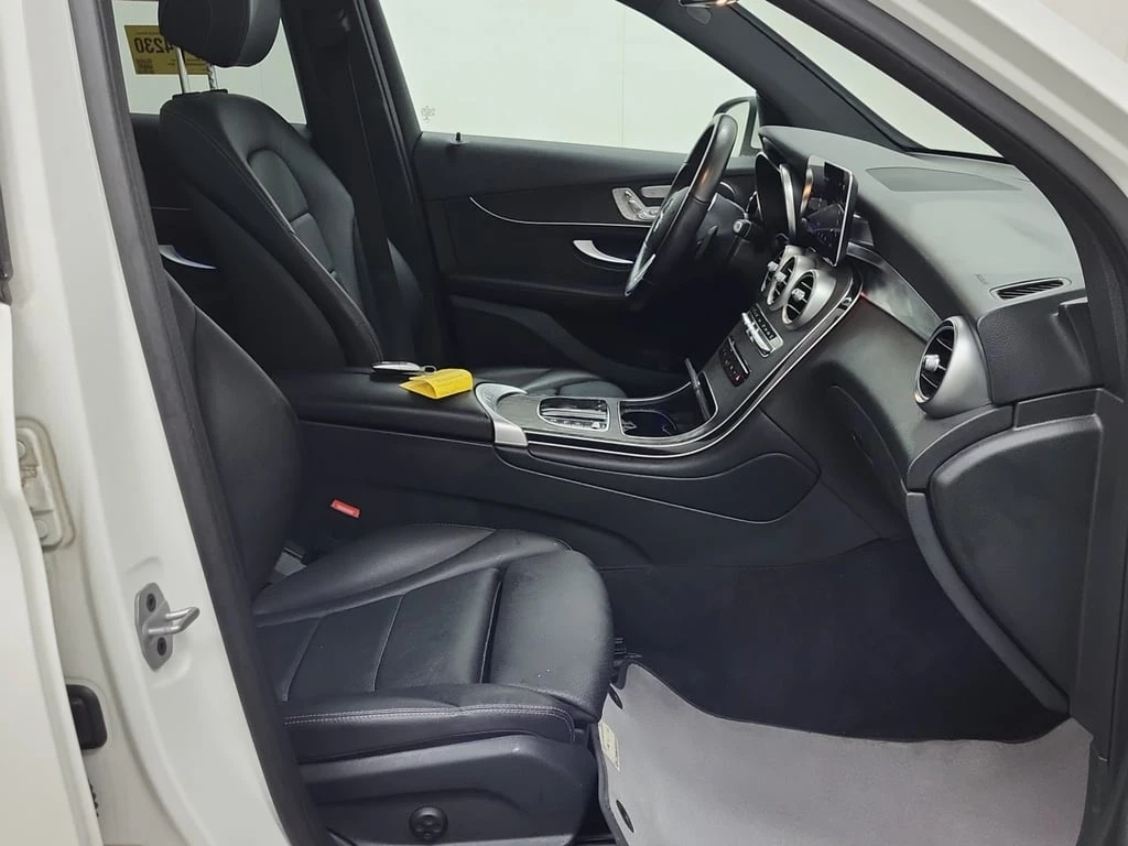 Mercedes-Benz GLC 300 * CARFAX* ПАНОРАМА* ПОДГРЕВ*  - изображение 8