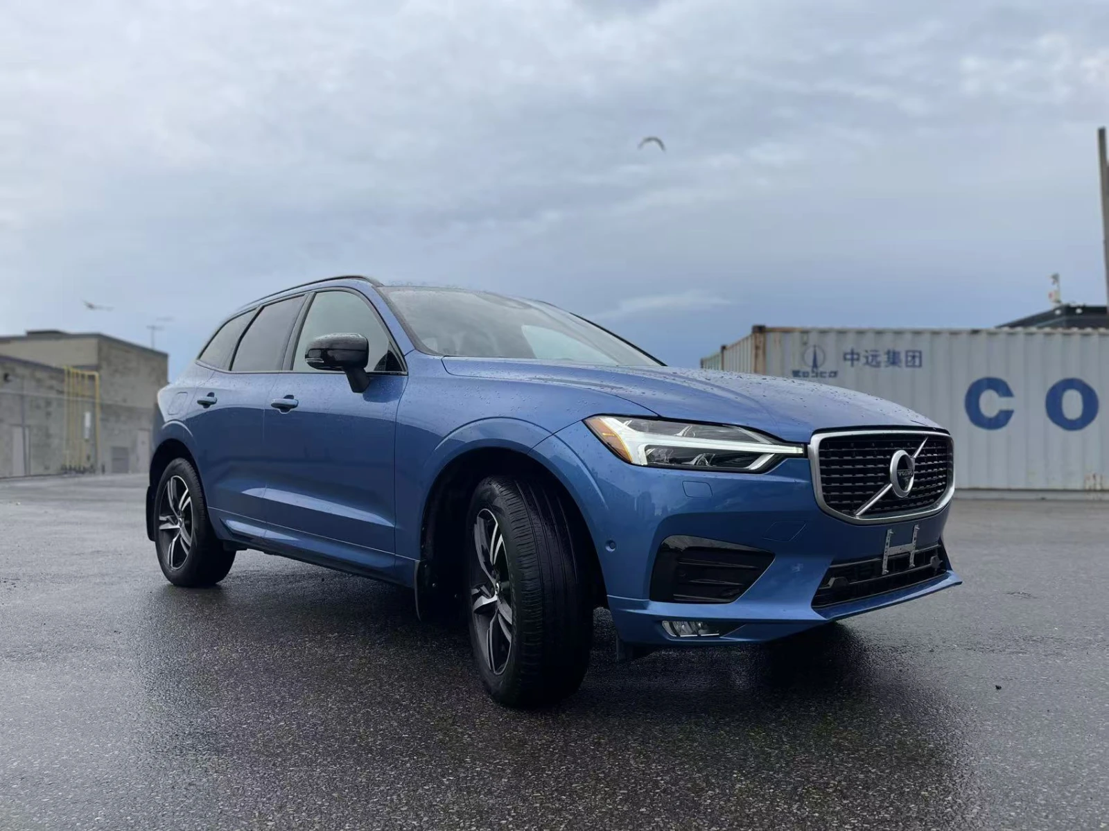Volvo XC60 T6* R* DESIGN* ДИСТРОНИК* ХЕДЪП* LANE* ASSIST* ПАН, снимка 3 - Автомобили и джипове - 54832521