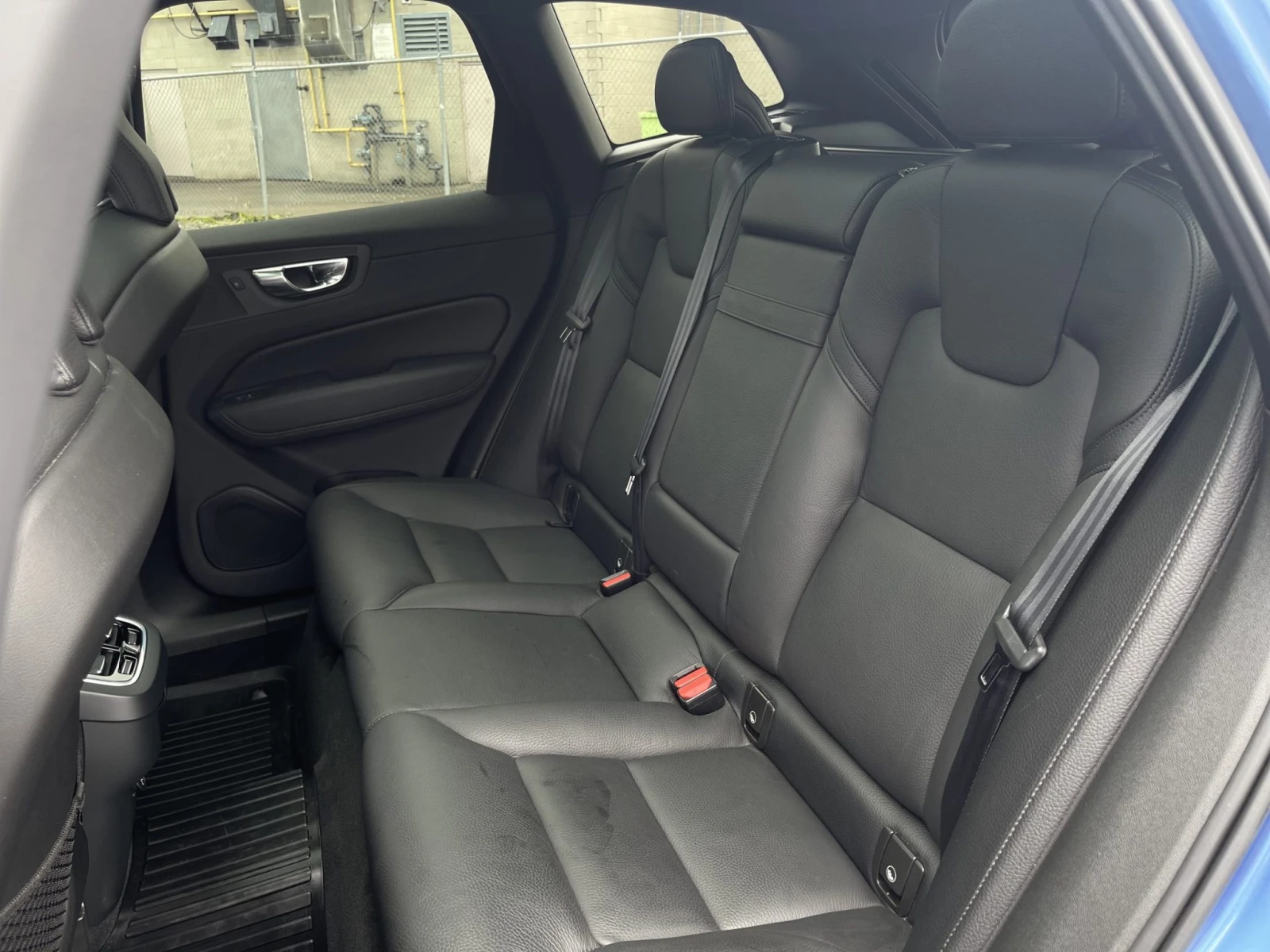 Volvo XC60 T6* R* DESIGN* ДИСТРОНИК* ХЕДЪП* LANE* ASSIST* ПАН, снимка 16 - Автомобили и джипове - 54832521