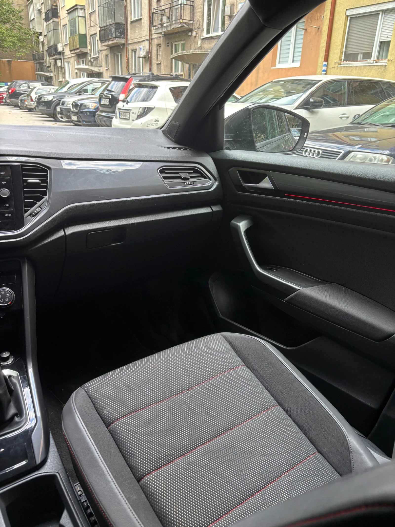 VW T-Roc, снимка 6 - Автомобили и джипове - 55250927