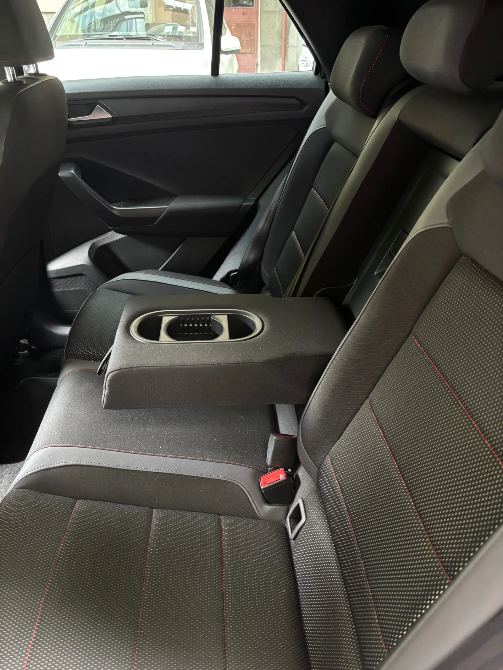 VW T-Roc, снимка 9 - Автомобили и джипове - 55250927
