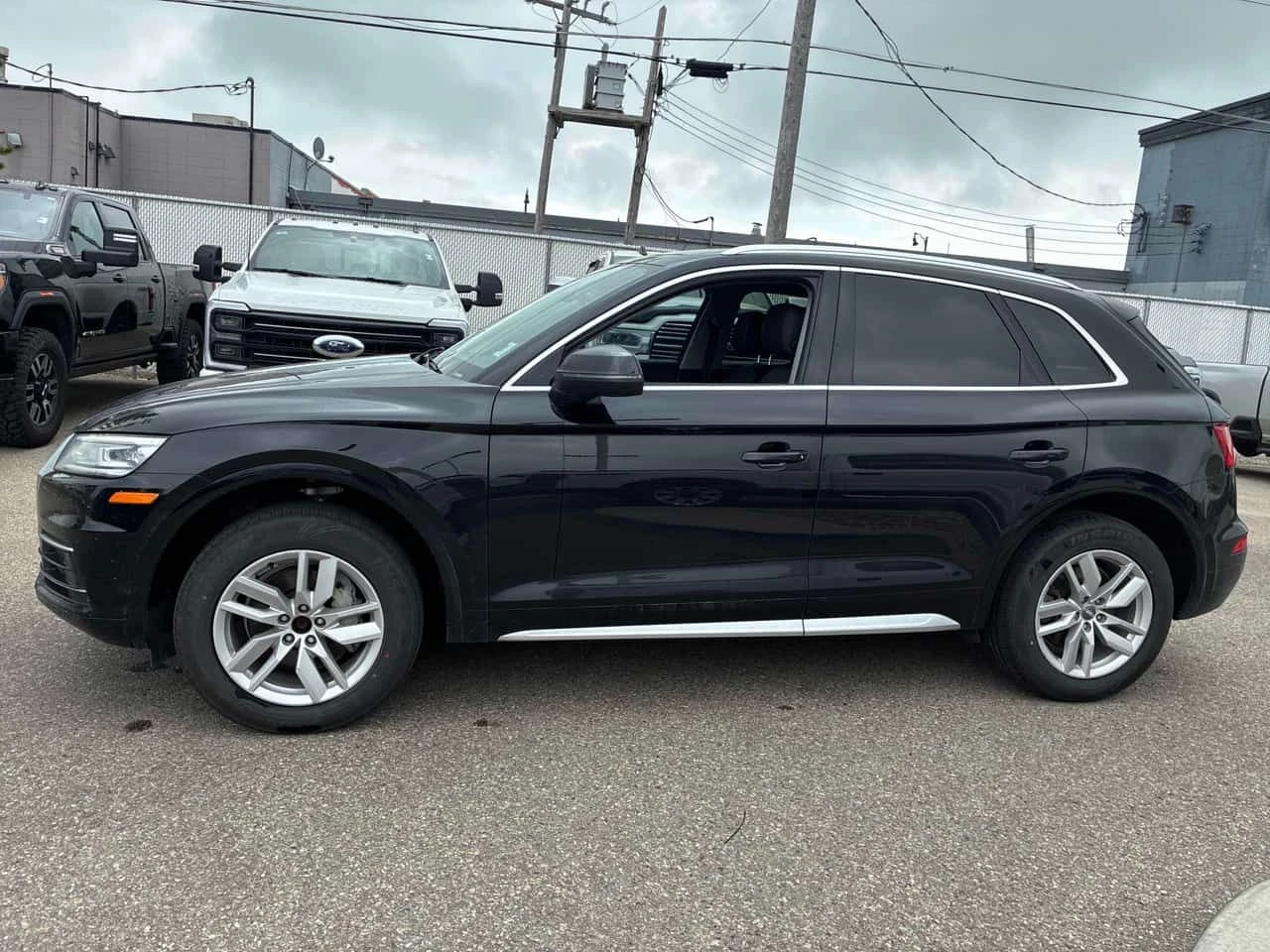 Audi Q5 * АВТОКРЕДИТ * ОТ ПРЕДСТАВИТЕЛСТВО , снимка 3 - Автомобили и джипове - 55327337
