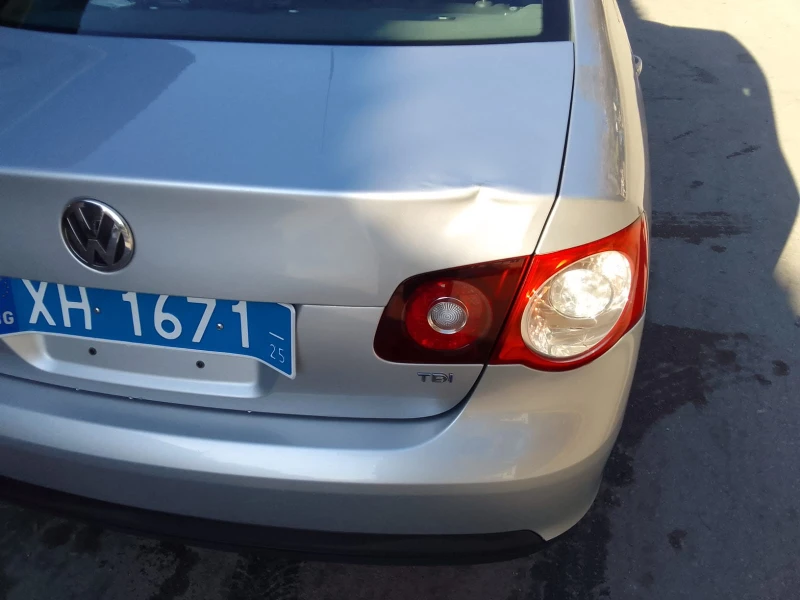 VW Jetta 2.0 TDI, снимка 8 - Автомобили и джипове - 48150679