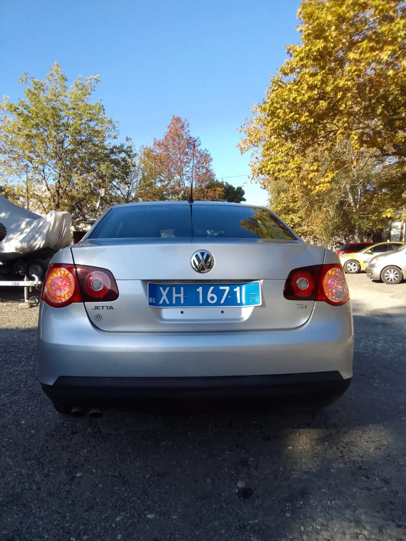 VW Jetta 2.0 TDI, снимка 7 - Автомобили и джипове - 48150679