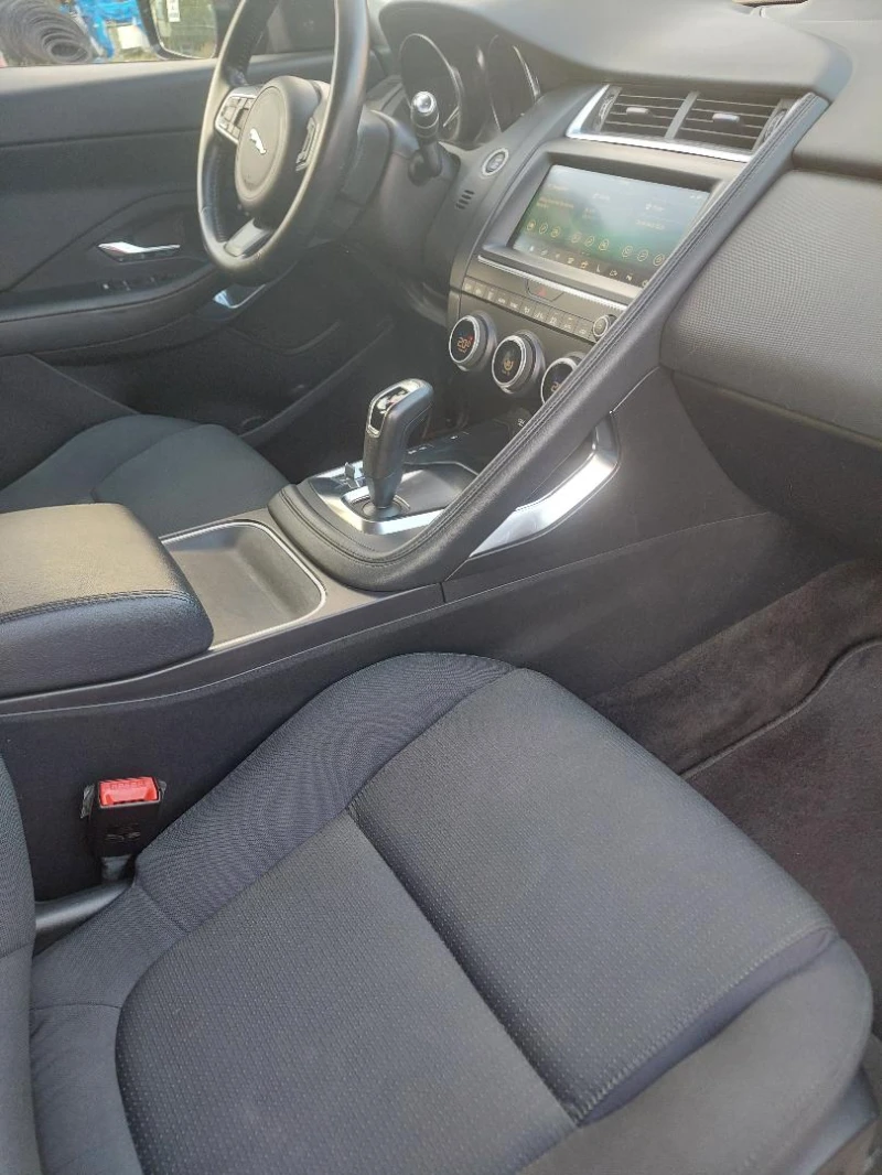 Jaguar E-pace, снимка 9 - Автомобили и джипове - 52286105