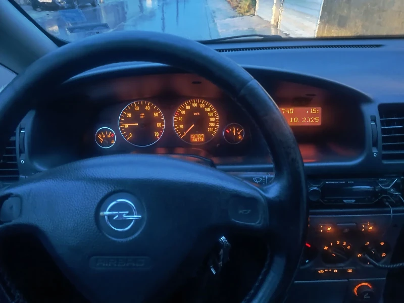 Opel Zafira 1.6, снимка 10 - Автомобили и джипове - 52348326