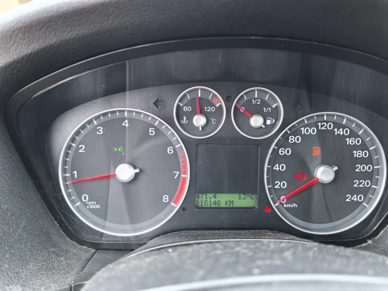 Ford Focus 1.6 16v 100k.c., снимка 8 - Автомобили и джипове - 52213548