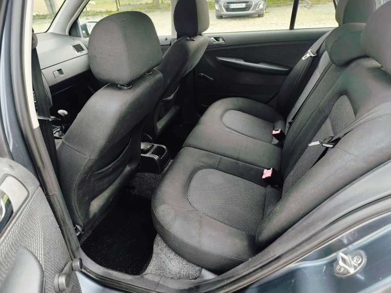 Skoda Fabia 1.2i 12V, снимка 9 - Автомобили и джипове - 52259288