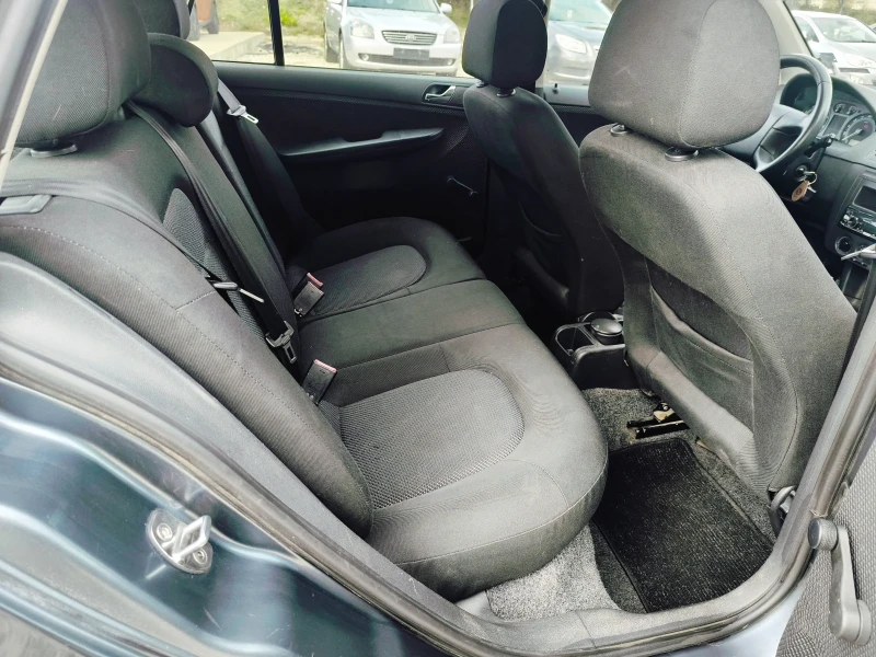 Skoda Fabia 1.2i 12V, снимка 10 - Автомобили и джипове - 52259288