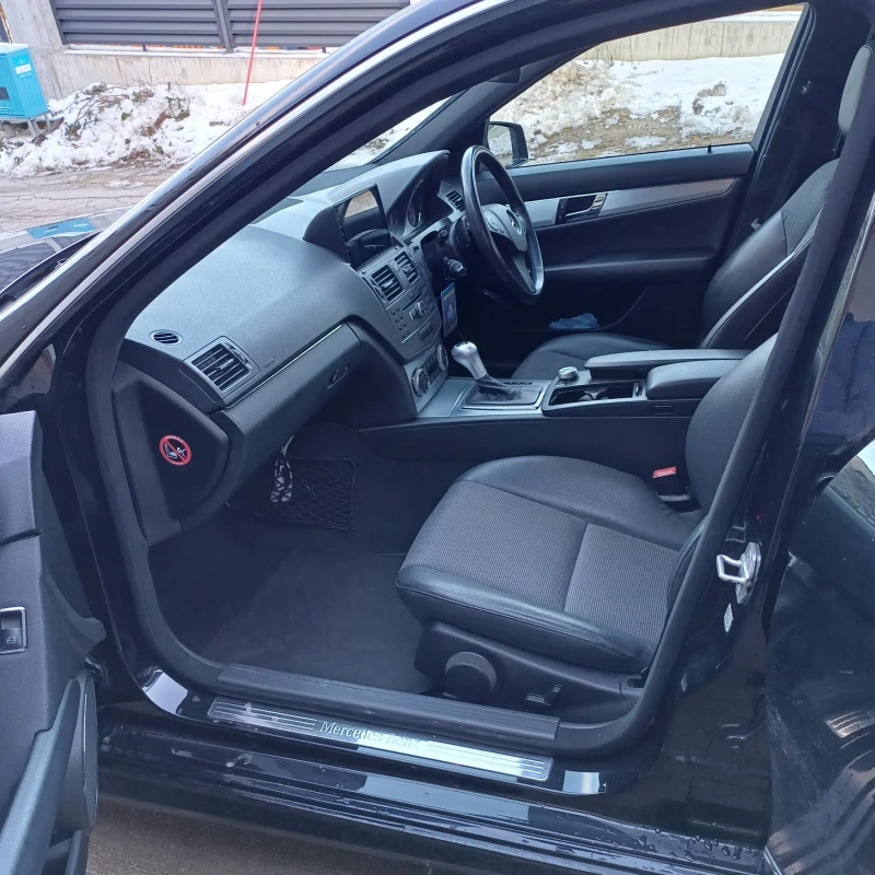 Mercedes-Benz C 250, снимка 16 - Автомобили и джипове - 52680383
