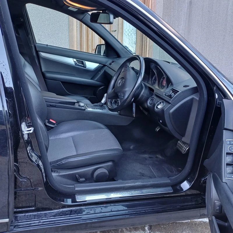 Mercedes-Benz C 250, снимка 11 - Автомобили и джипове - 52680383