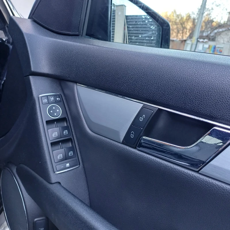 Mercedes-Benz C 250, снимка 14 - Автомобили и джипове - 52680383