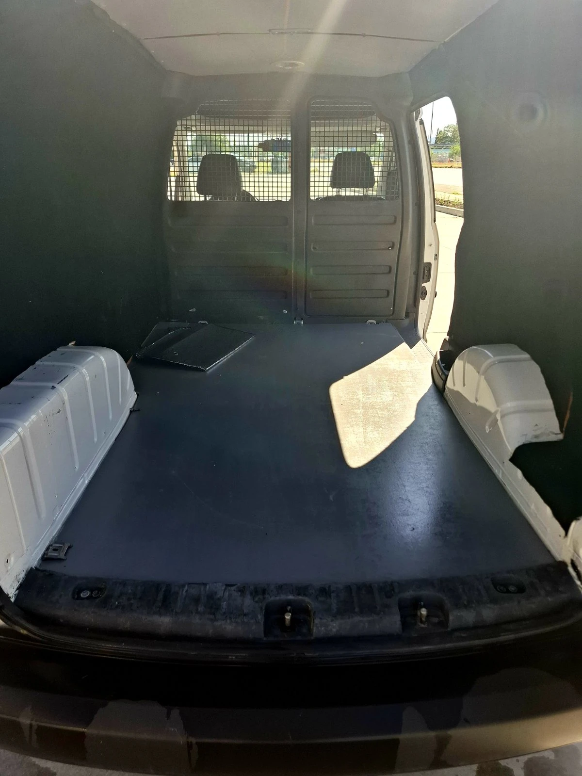VW Caddy, снимка 9 - Автомобили и джипове - 46711040