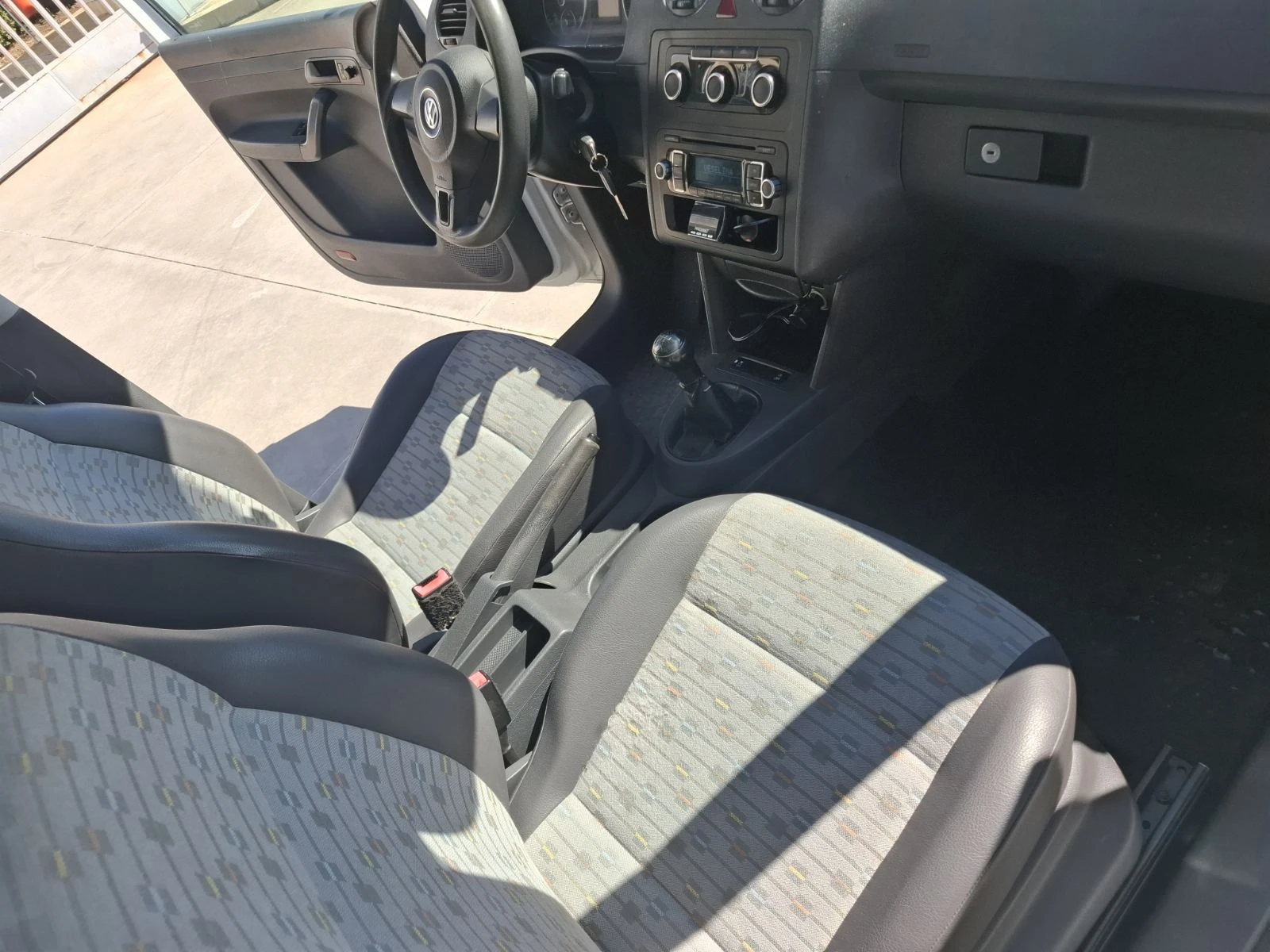 VW Caddy, снимка 7 - Автомобили и джипове - 46711040
