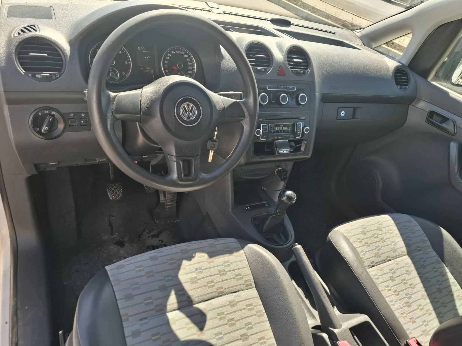 VW Caddy, снимка 11 - Автомобили и джипове - 46711040