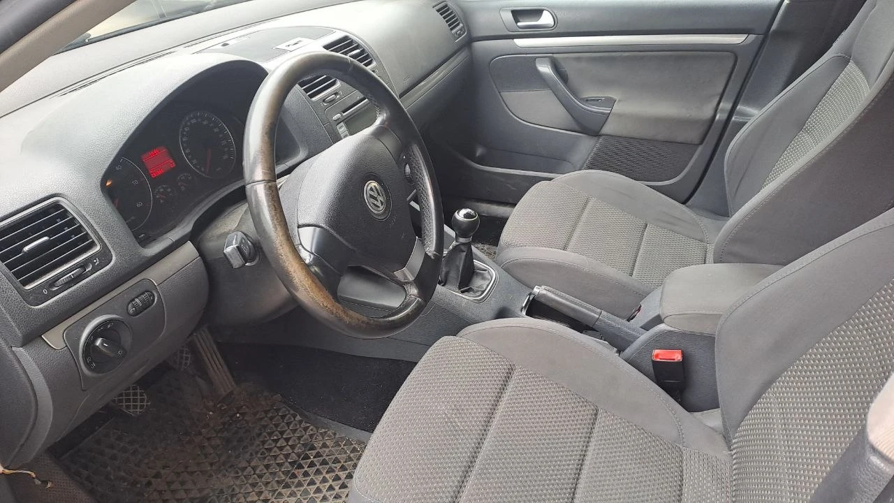 VW Golf, снимка 4 - Автомобили и джипове - 54058270