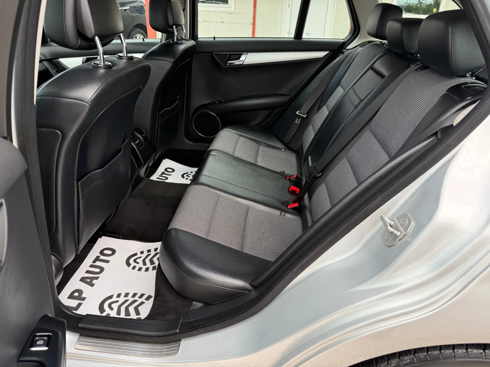 Mercedes-Benz C 220 2.2cdi* 170k.c* AVANGARDE* NAVI* LED, снимка 11 - Автомобили и джипове - 54576779