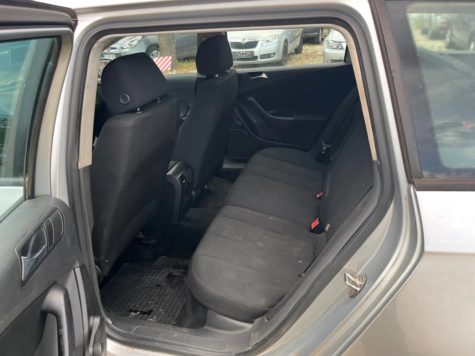 VW Passat 1.9TDI BKC 105, снимка 9 - Автомобили и джипове - 54759618