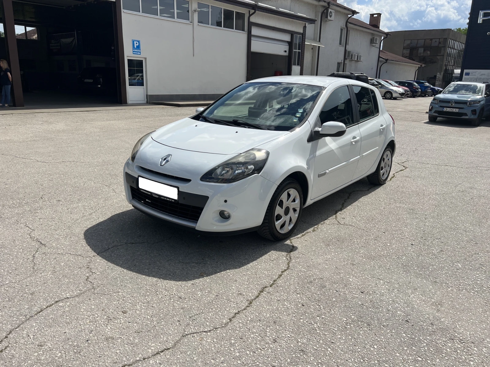 Renault Clio 1.6i автоматик, снимка 3 - Автомобили и джипове - 54953757