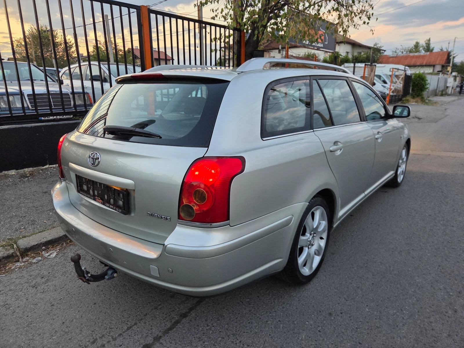 Toyota Avensis 2, 000VVT-I EURO4, снимка 7 - Автомобили и джипове - 56046433