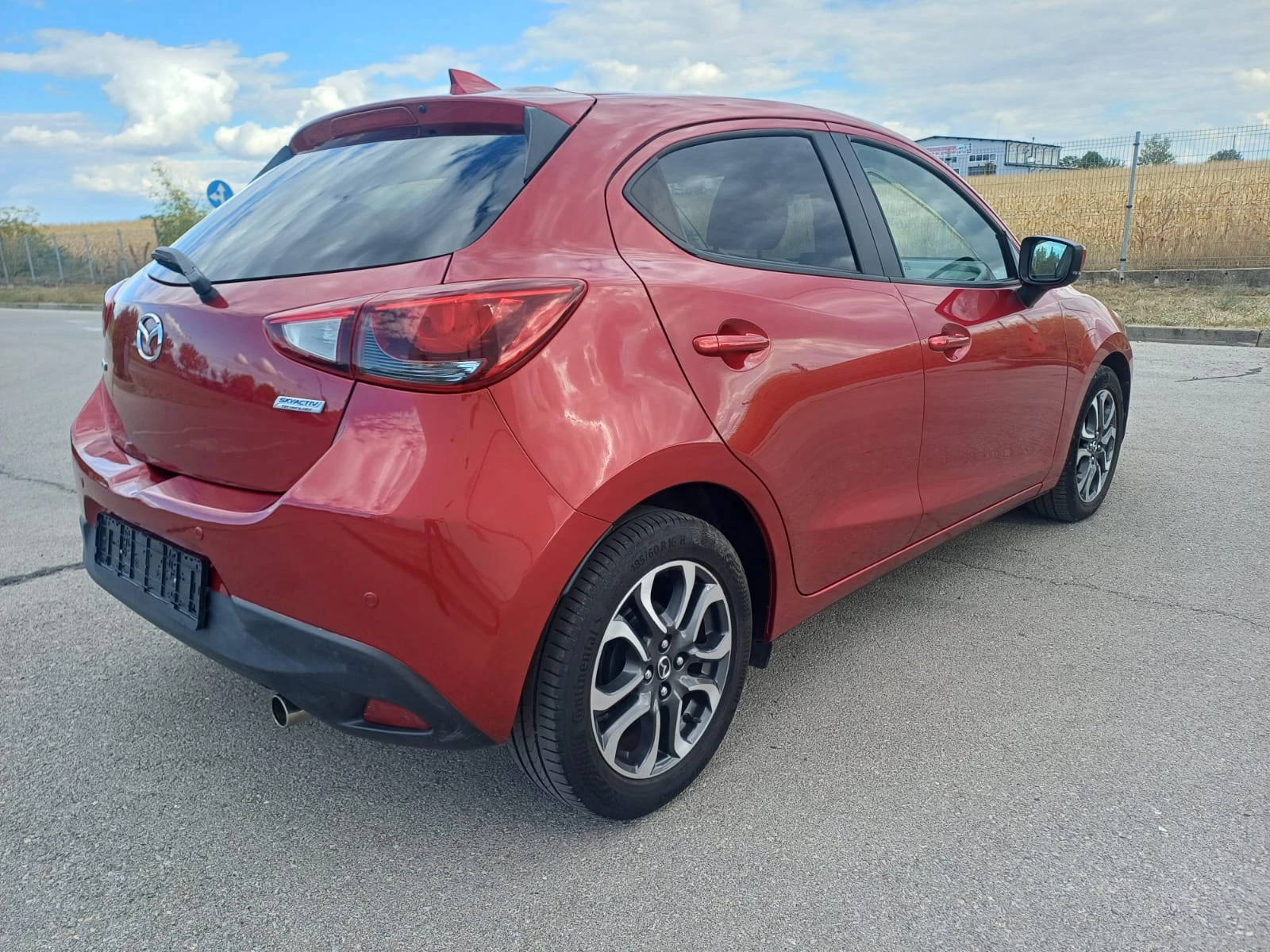 Mazda 2 1.5 Benzin Skyactiv-G , снимка 4 - Автомобили и джипове - 56113555