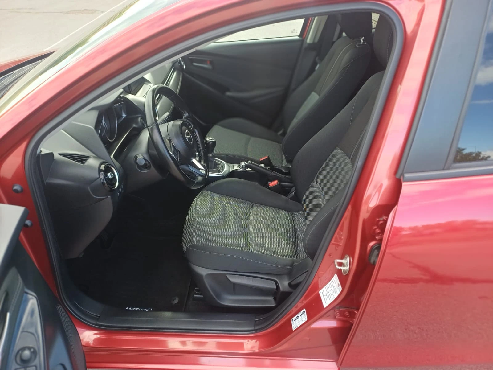 Mazda 2 1.5 Benzin Skyactiv-G , снимка 7 - Автомобили и джипове - 56113555