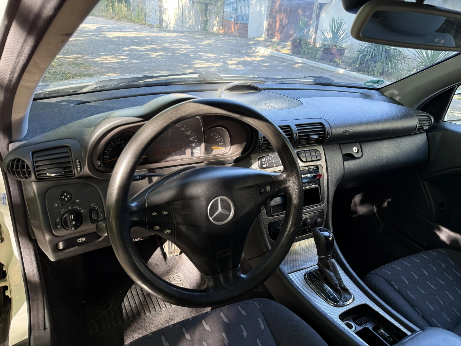 Mercedes-Benz C 180 Aut., снимка 6 - Автомобили и джипове - 56173181