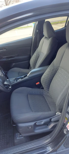 Toyota C-HR 1.8 Hybrid в гаранция, снимка 12