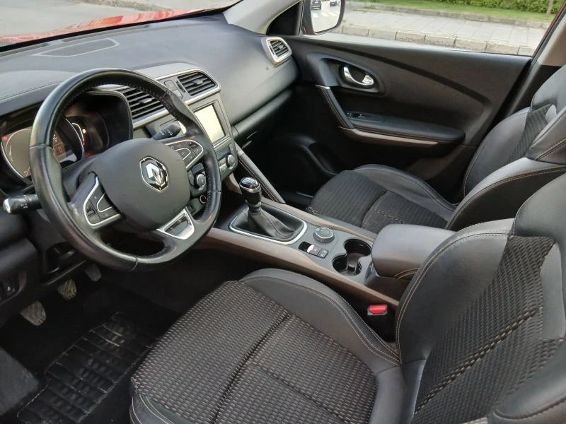 Renault Kadjar 1.6DCI 4x4, снимка 6 - Автомобили и джипове - 52598106