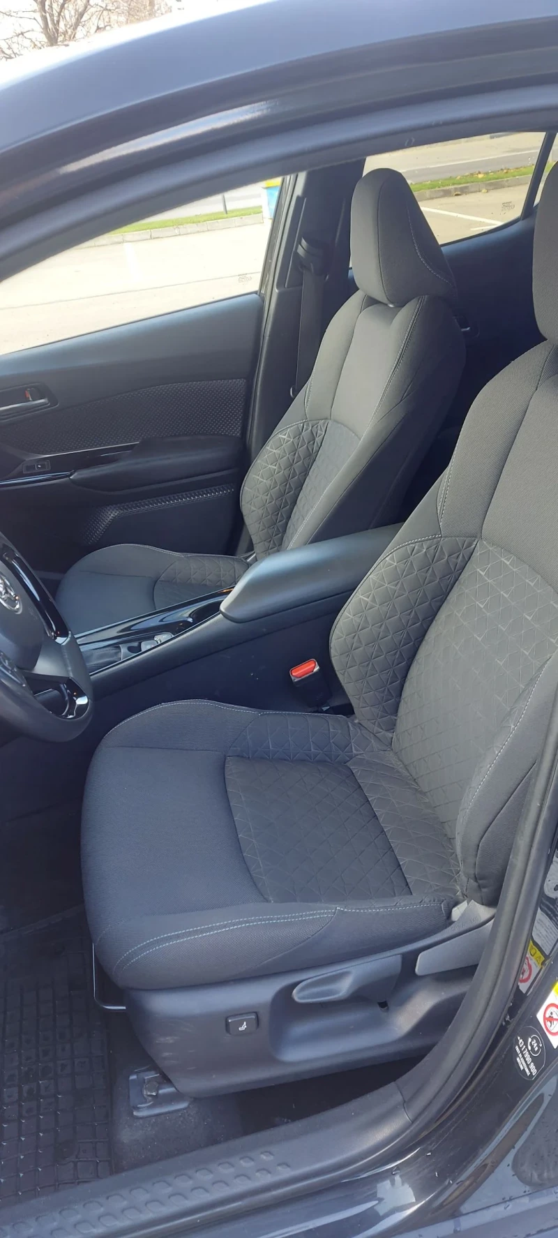 Toyota C-HR 1.8 Hybrid в гаранция, снимка 12 - Автомобили и джипове - 52372632