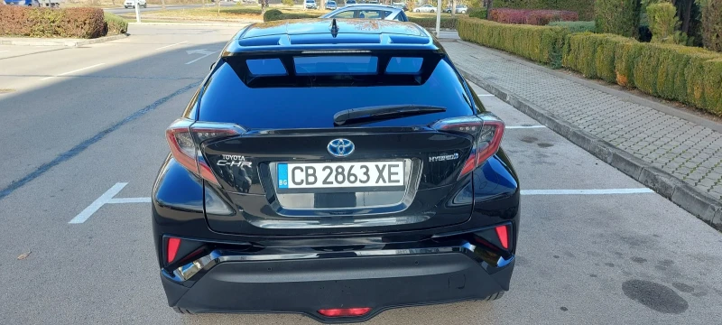 Toyota C-HR 1.8 Hybrid в гаранция, снимка 4 - Автомобили и джипове - 52372632