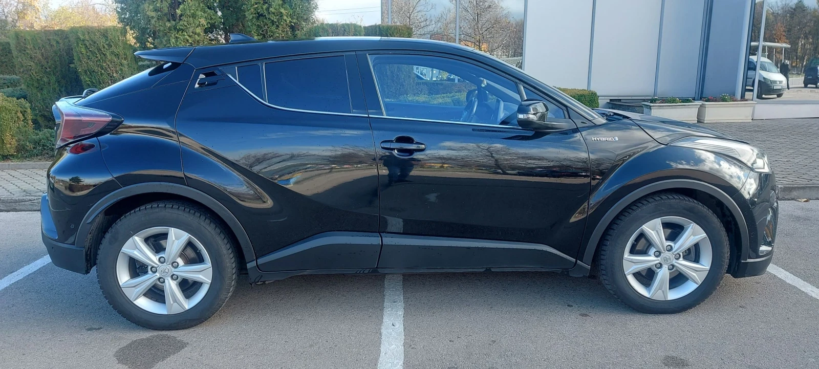 Toyota C-HR 1.8 Hybrid в гаранция - изображение 2