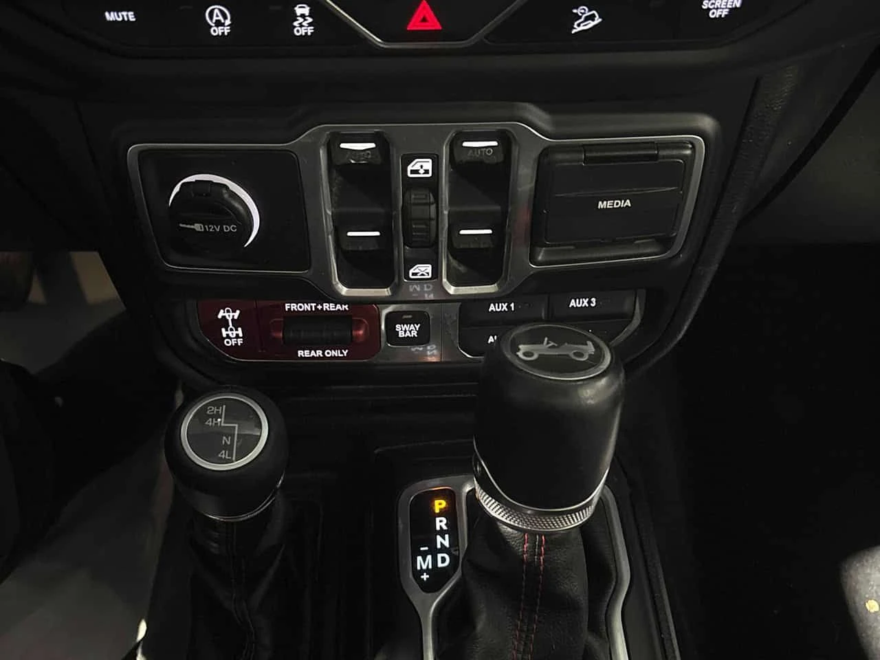 Jeep Wrangler * Rubicon * CARFAX * Подгреви* Два ключа* , снимка 13 - Автомобили и джипове - 53819894