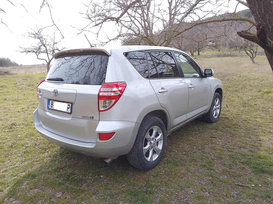 Toyota Rav4, снимка 4 - Автомобили и джипове - 54058443