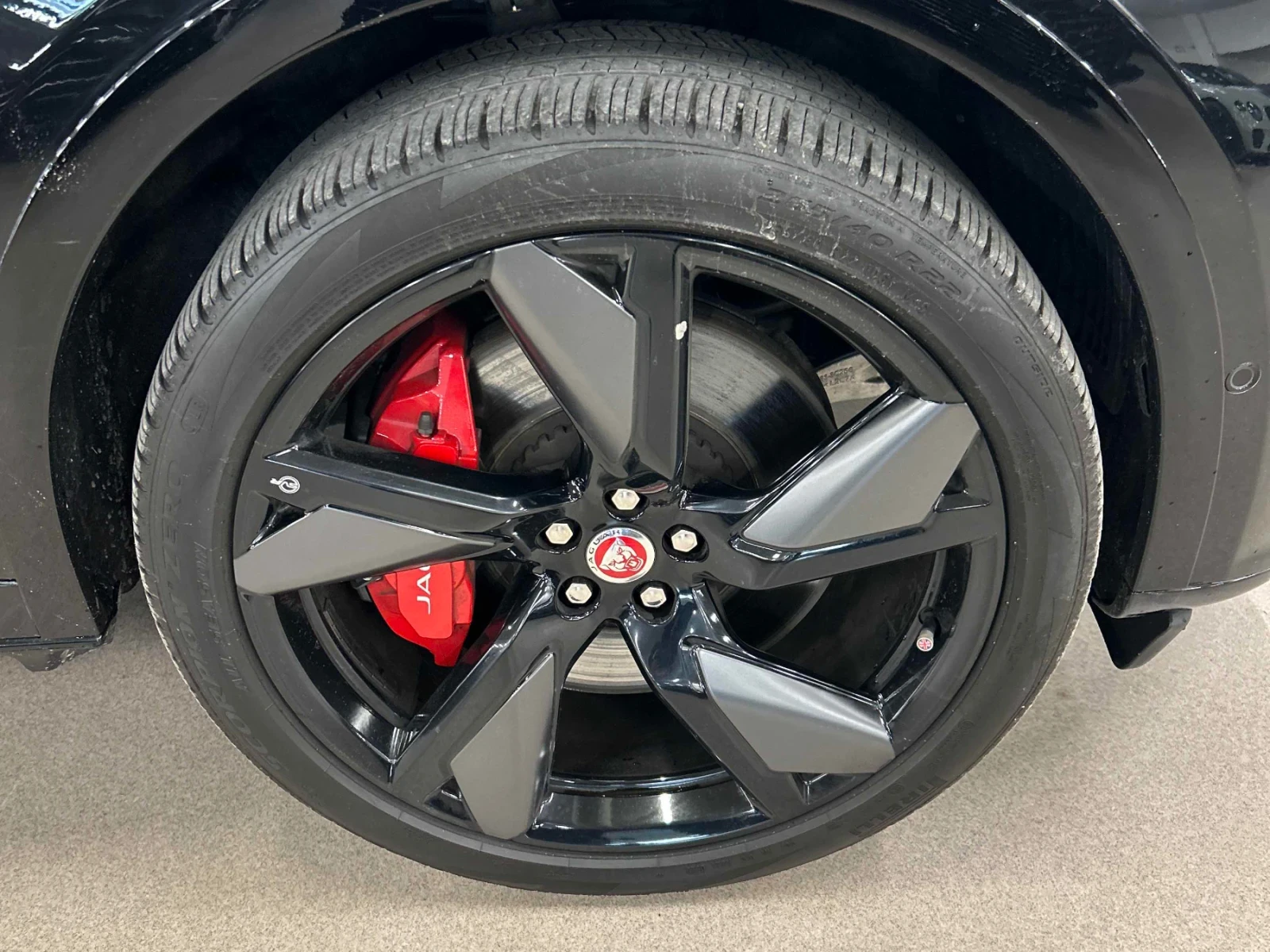 Jaguar F-PACE P550 SVR * CAR FAX * ЦЕНА ДО БГ , снимка 9 - Автомобили и джипове - 54067491