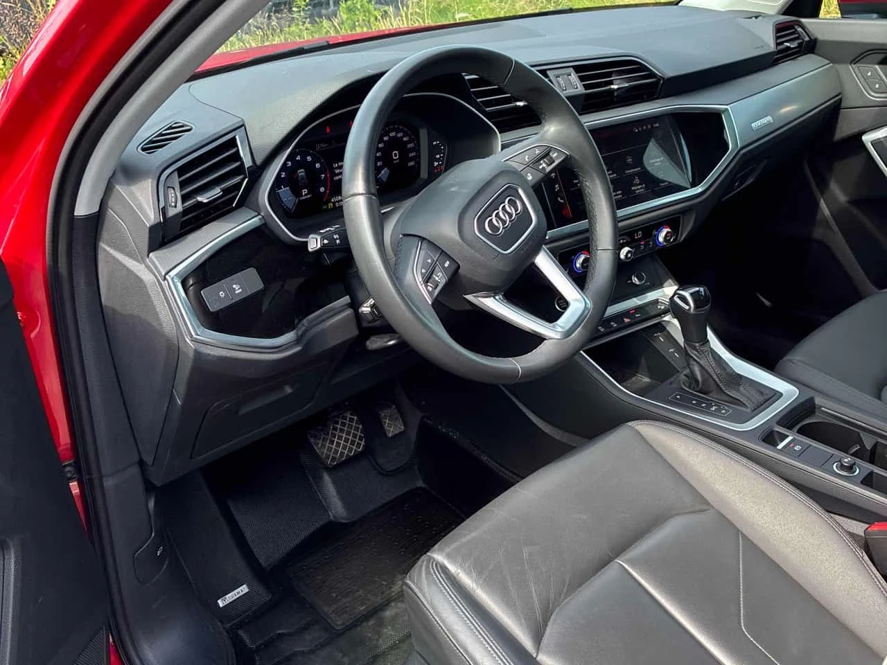 Audi Q3 Progressiv / DISTRONIC / LED /CARFAX , снимка 5 - Автомобили и джипове - 55538452